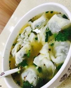 上海馄饨铺吃瓜,一碗热馄饨，一夏清凉味蕾之旅