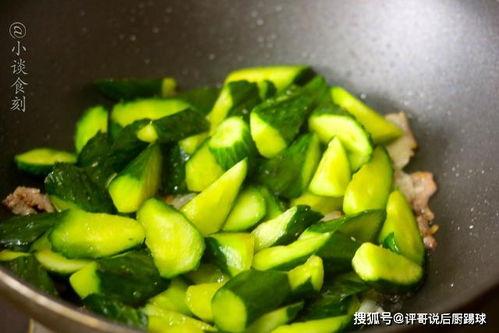 c总吃瓜,揭秘C总吃瓜背后的真相与笑料