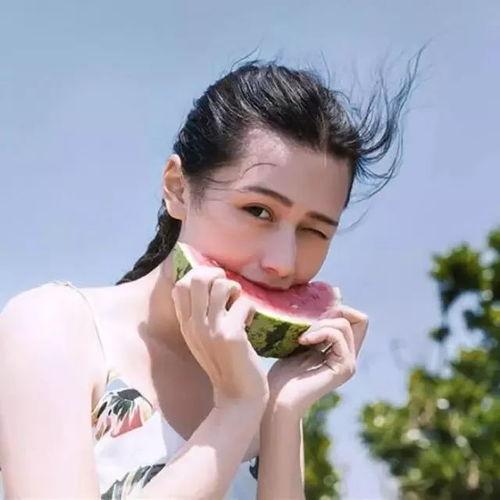 斜眼吃瓜头像女生,揭秘网络红人新潮流